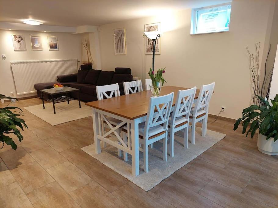 Laegenhet Pa Landet Naera Stan Apartment Jonsered Exterior photo