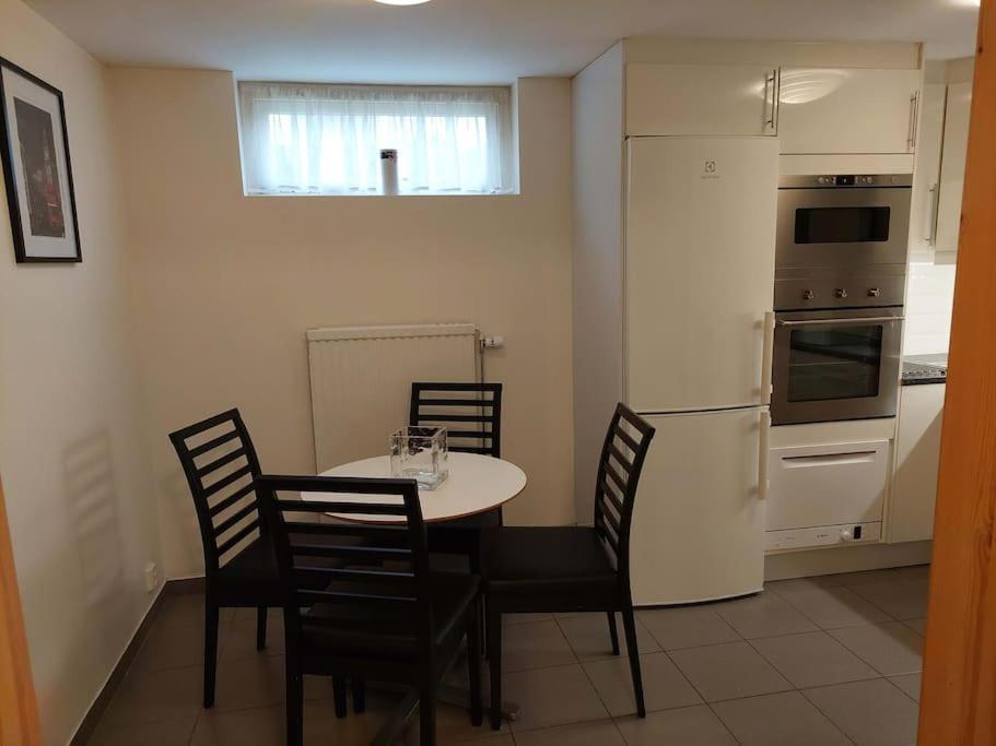 Laegenhet Pa Landet Naera Stan Apartment Jonsered Exterior photo